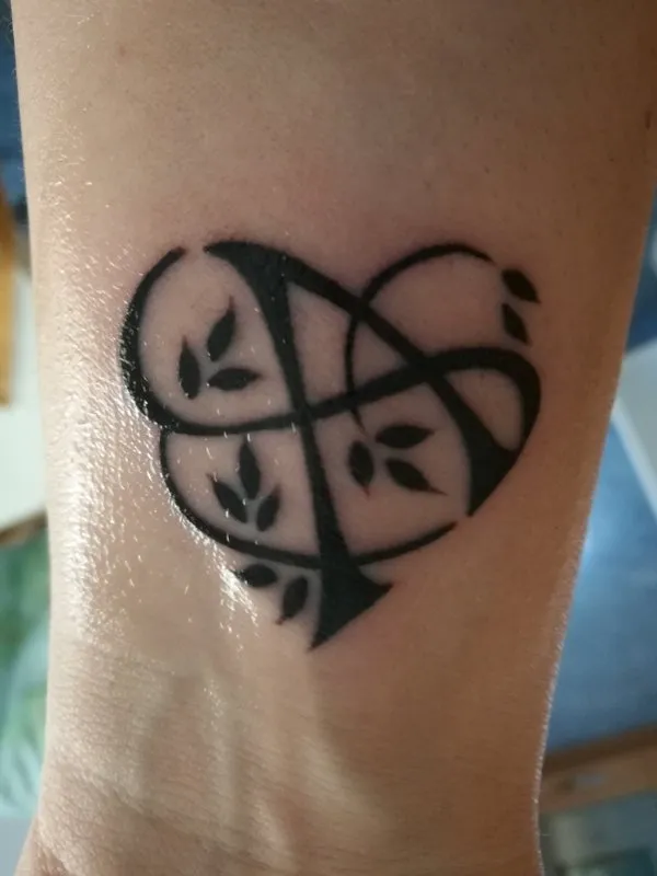 Real community tattoo placement: Ariadna - A heart