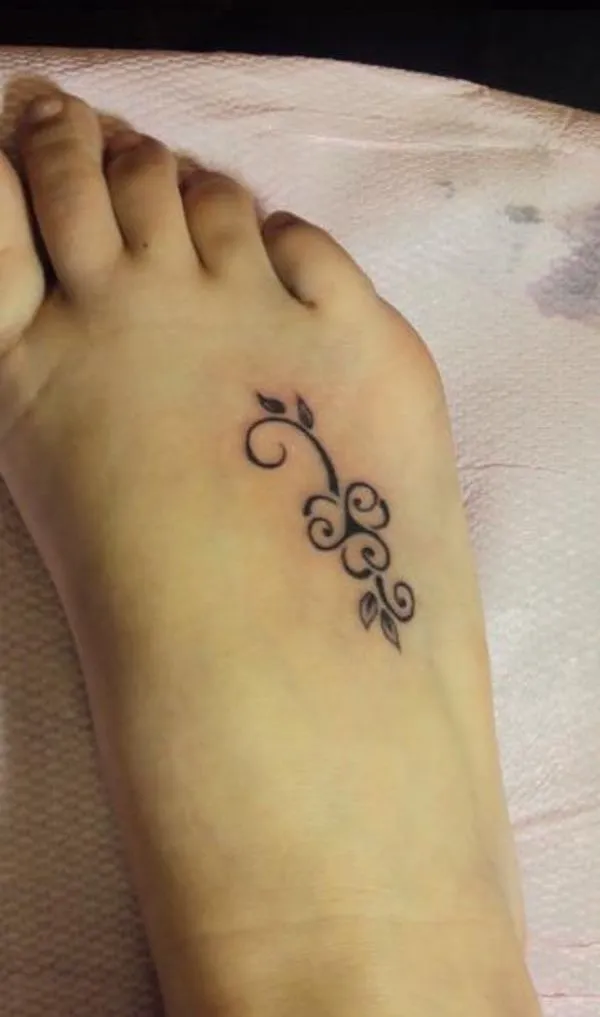 Real community tattoo placement: Autumn - Triskell clover