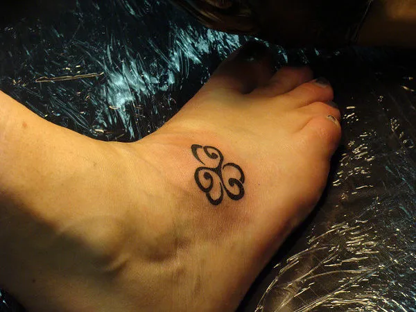 Real community tattoo placement: Debby - Triskell clover