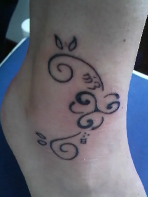 Real community tattoo placement: Marta - Triskell clover