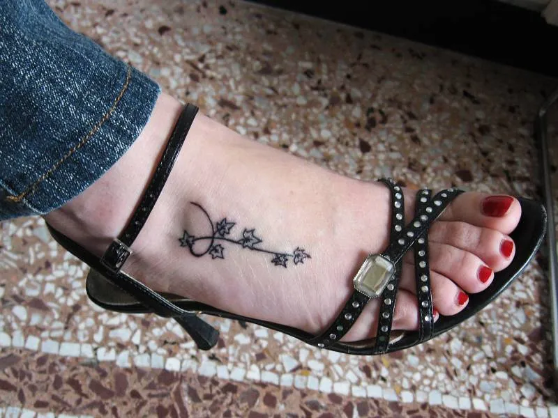 Real community tattoo placement: Paola - edera