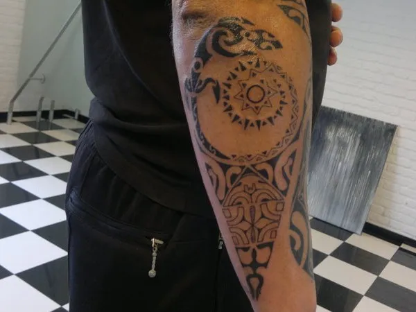 Real community tattoo placement: Quincy - Sun lizard