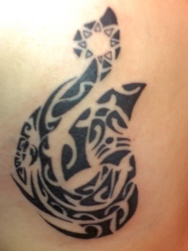 Real community tattoo placement: Vi - Hei Matau