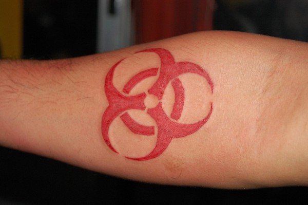 Red - Tribalt riquetra