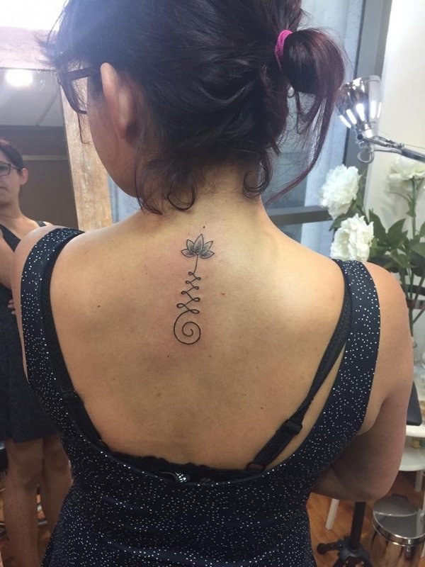 Rocio - Unalome lotus