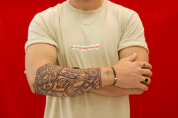 Thijs - Aboriginal sleeve