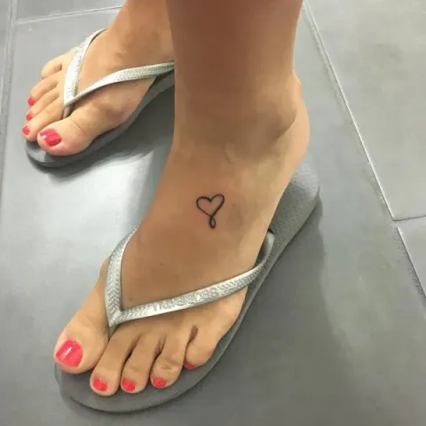 Lizzie - Infinity heart